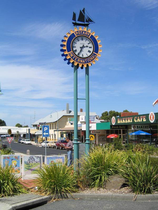 Inverloch - Shops and commercial centre, A'Beckett Street and Williams Street: Rotary clocktower, view east along A'Beckett St towards Reilly St
