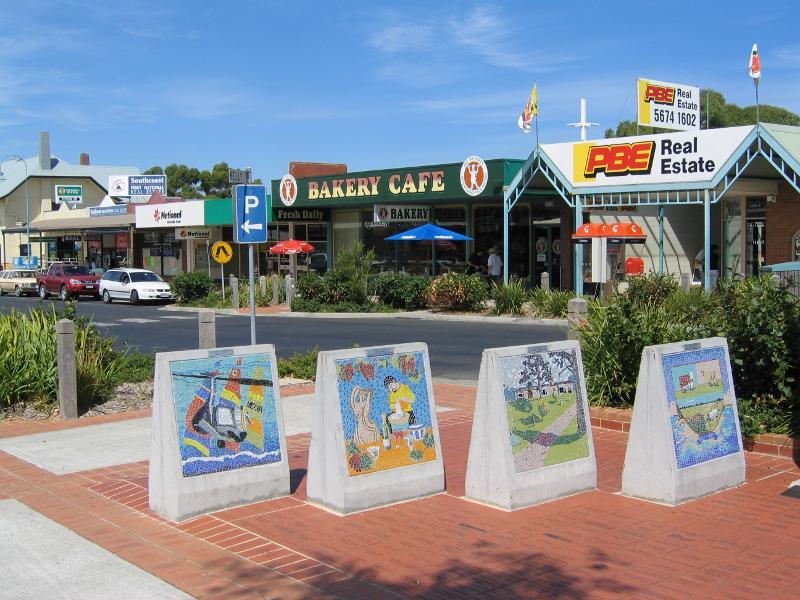 Inverloch - Shops and commercial centre, A'Beckett Street and Williams Street: Murals, view east along A'Beckett St towards Reilly St