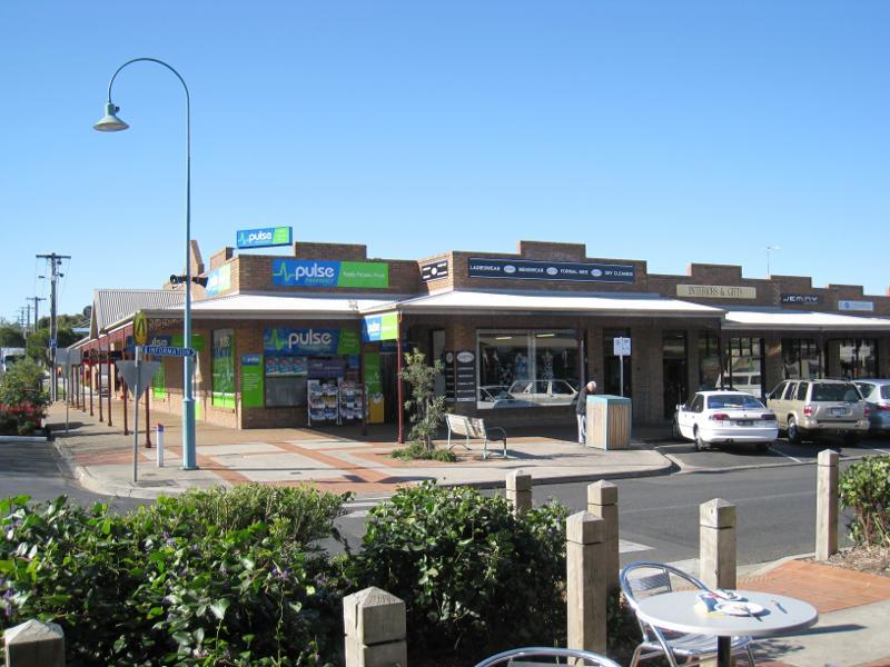 Inverloch - Shops and commercial centre, A'Beckett Street and Williams Street: View north across A'Beckett St at Reilly St