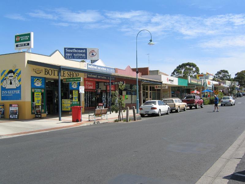 Inverloch - Shops and commercial centre, A'Beckett Street and Williams Street: View west along A'Beckett St towards Reilly St