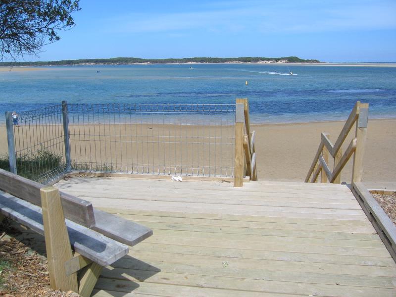 Inverloch - Inverloch town beach, Anderson Inlet west of Inverloch Jetty: Viewing platform on foreshore, looking south towards Point Smythe