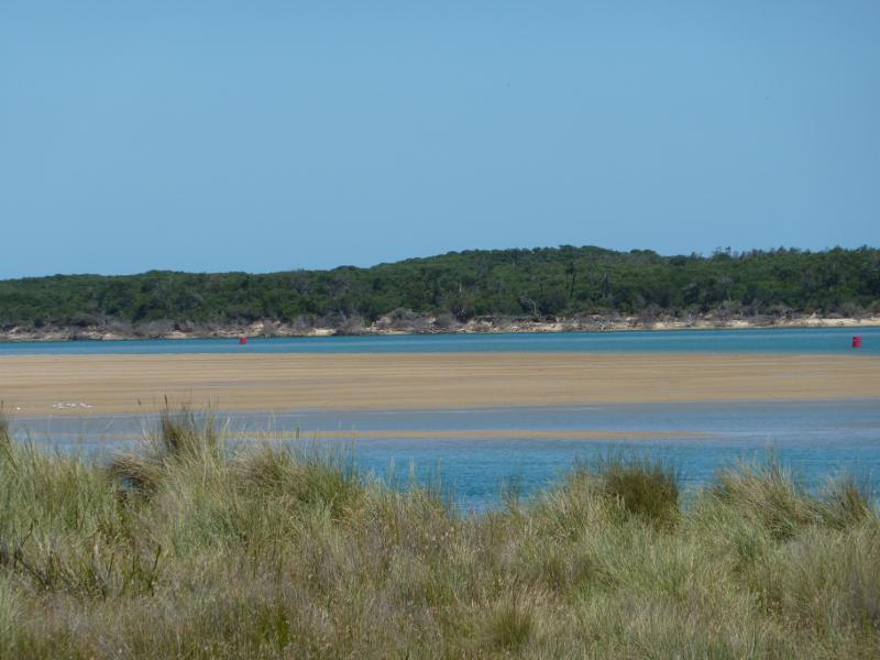 Inverloch - Rotary Park and beach, The Esplanade at Pymble Avenue - View south across Anderson Inlet