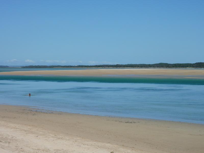 Inverloch - Rotary Park and beach, The Esplanade at Pymble Avenue: View south-east across Anderson Inlet