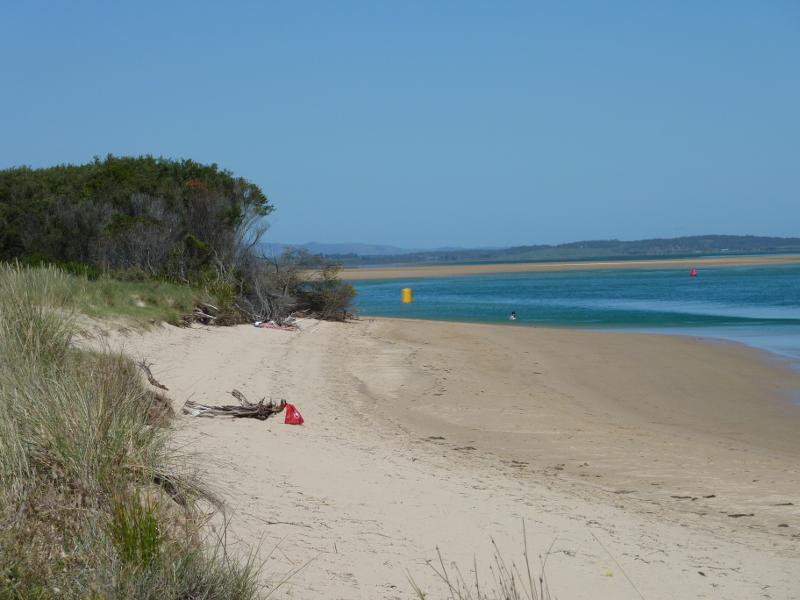 Inverloch - Rotary Park and beach, The Esplanade at Pymble Avenue: View east along beach
