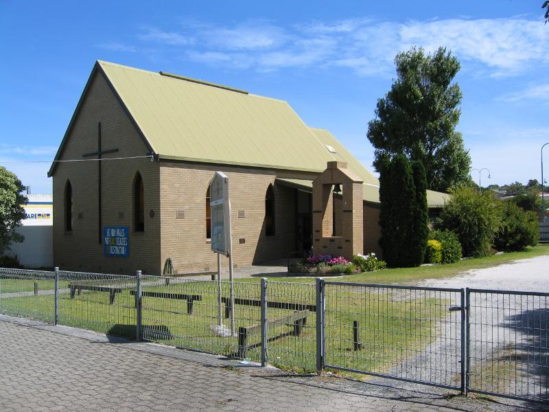 Inverloch - Around Inverloch: Uniting Church, Williams St south of High St