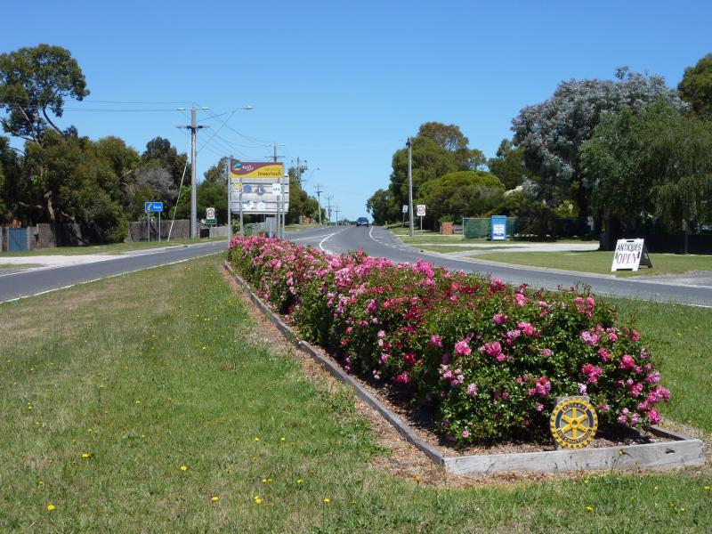 Inverloch - Bass Highway around Inverloch: View south-east along Powlett St at Bass Hwy