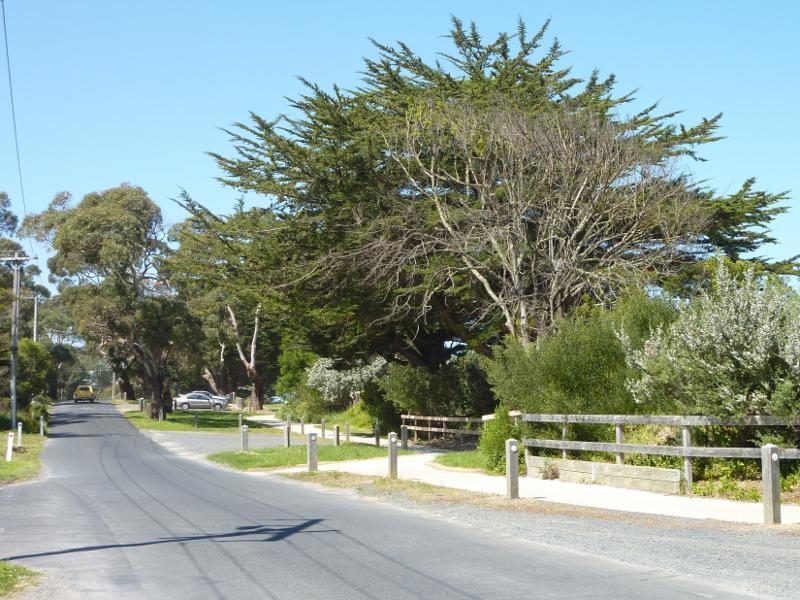 Inverloch - Beach along Ramsey Boulevard at Abbott Street: View east along Ramsey Bvd at Abbott St