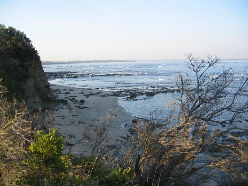 Inverloch - Bunurong Coastal Drive, The Caves: View north-east along coast from car park