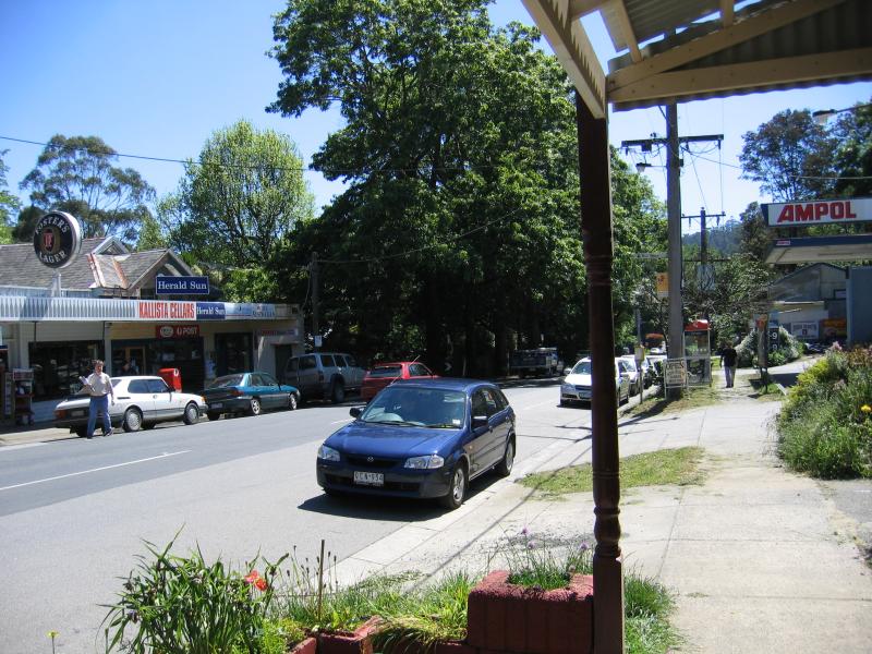 Kallista - Commercial centre and shops, Monbulk Road: View north along Monbulk Rd