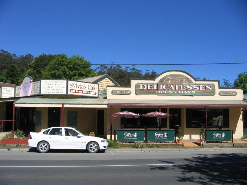 Kallista - Commercial centre and shops, Monbulk Road: Cafe and delicatessen, Monbulk Rd