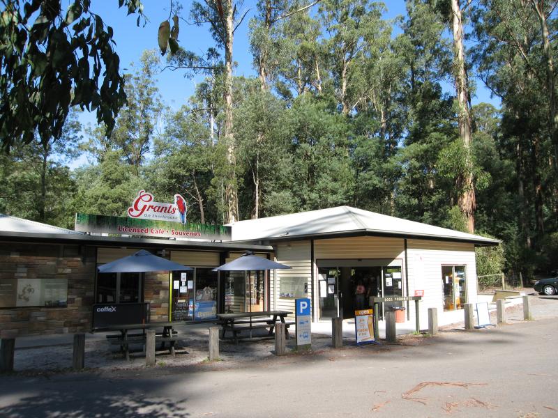 Kallista - Grants Picnic Ground, Monbulk Road: Cafe and souvenir shop