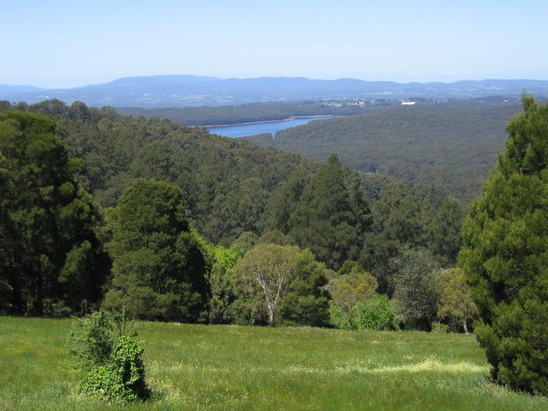 Kalorama - Kalorama Lookout, Mount Dandenong Tourist Road opposite Ridge Road: View east across Kalorama Park towards Silvan Reservoir