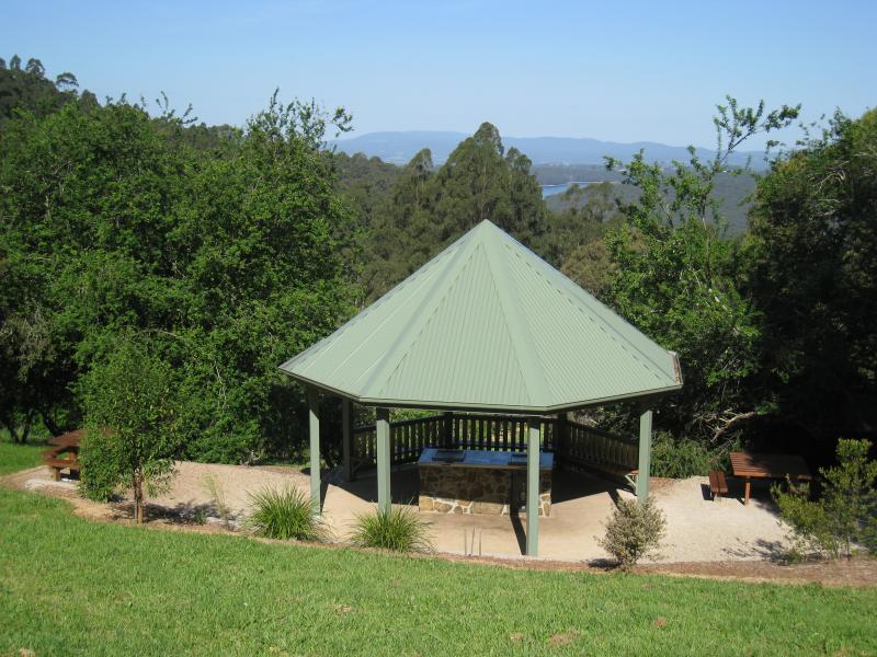 Kalorama - Kalorama Park near Yosemite Road entrance: Rotunda