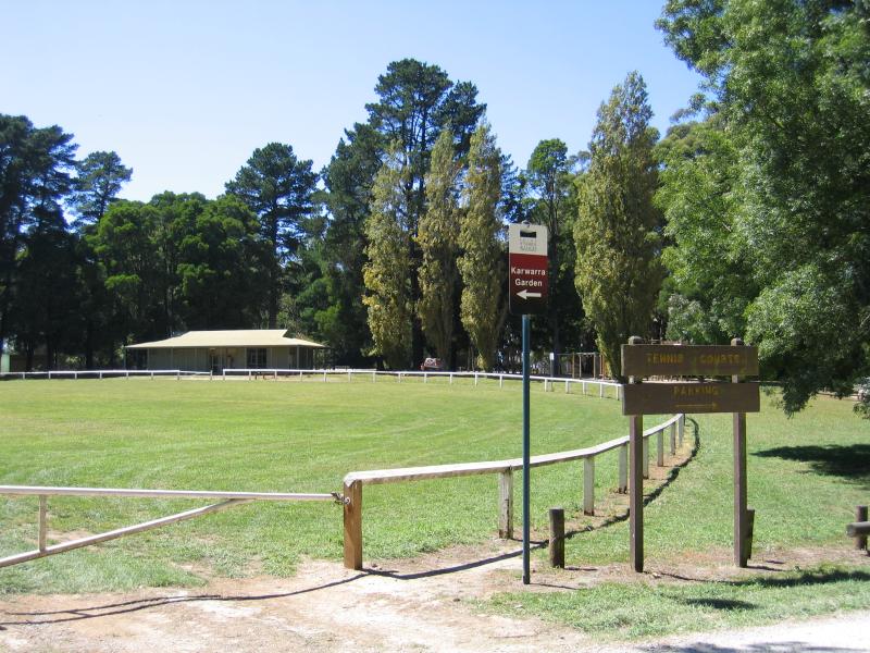 Kalorama - Kalorama Memorial Reserve: At entrance to Kalorama Memorial Reserve, near Grange Rd