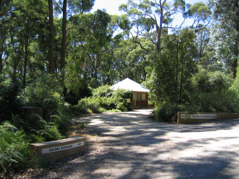 Kalorama - Kalorama Memorial Reserve: Entrance to the Karwarra Australian Native Botanic Garden
