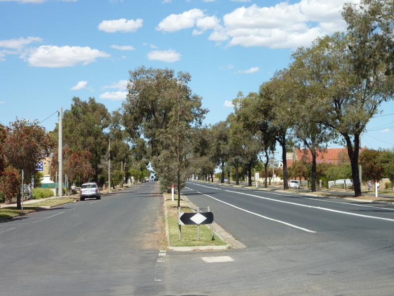 Kaniva - Commercial Street East: View east along Commercial St at Baker St