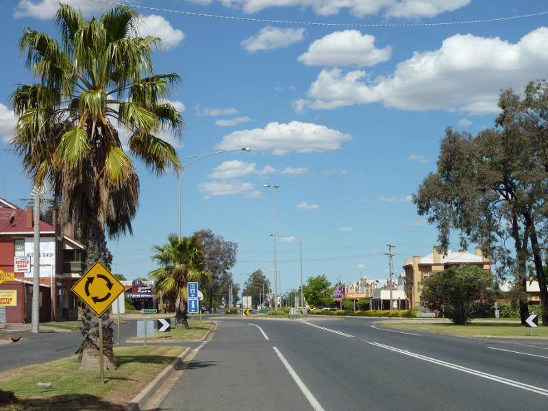 Kaniva - Commercial Street West: View east along Commercial St towards Madden St