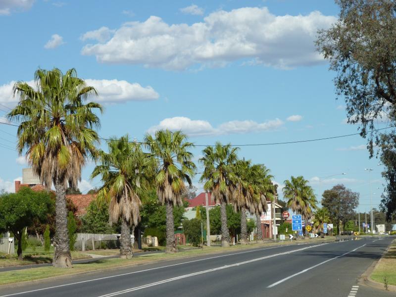 Kaniva - Commercial Street West: View east along Commercial St at Douglas St