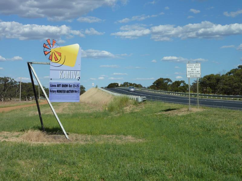 Kaniva - Commercial Street West: Kaniva town sign, view east along Commercial St towards railway bridge