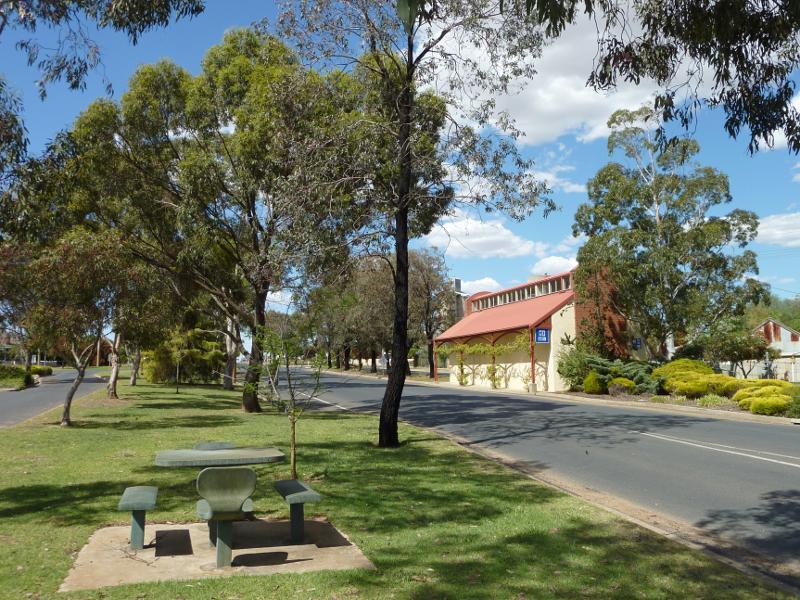 Kaniva - Madden Street: View north-east along Madden St North, just north of Commercial St