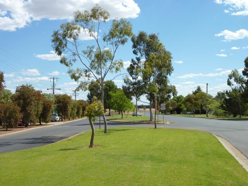 Kaniva - Madden Street: View south-west along Madden St South, just south of Commercial St