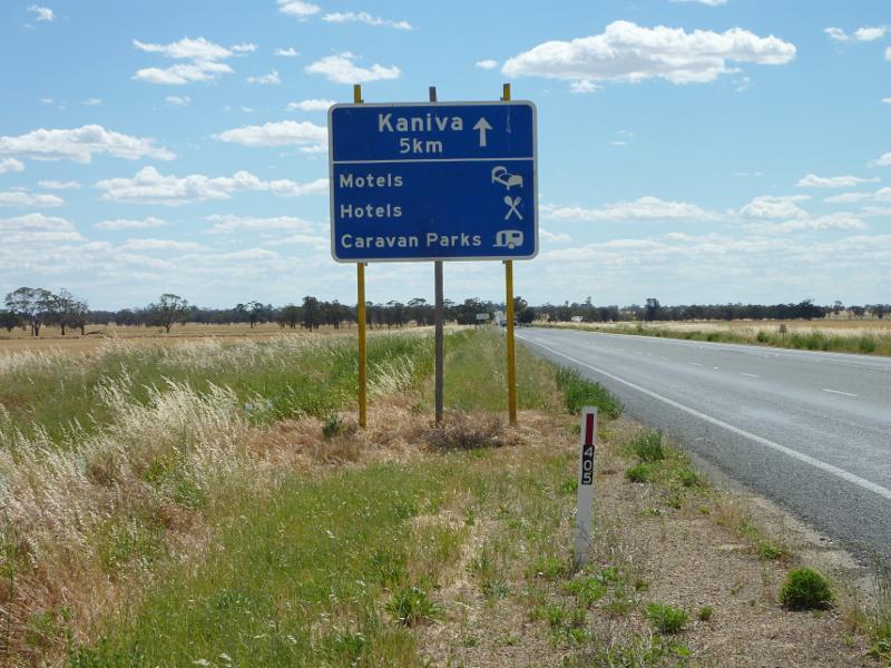 Kaniva - Western Highway, east of Kaniva: View west along Western Hwy, 5 km east of Kaniva