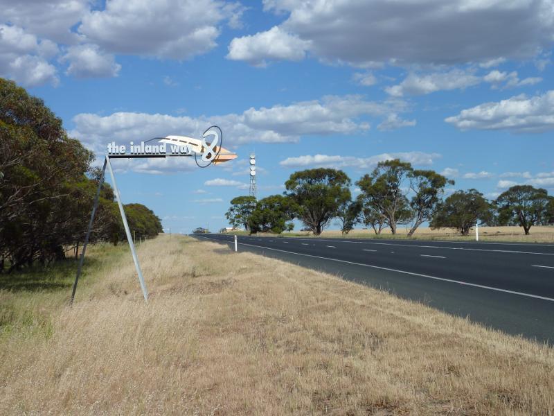 Kaniva - Western Highway, west of Kaniva: 'The Inland Way 8' sign, view east along Western Hwy near Brimble Rd, Lillimur