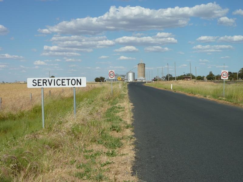 Kaniva - Town of Serviceton: Serviceton sign, view east along Wolseley Rd towards Elizabeth St