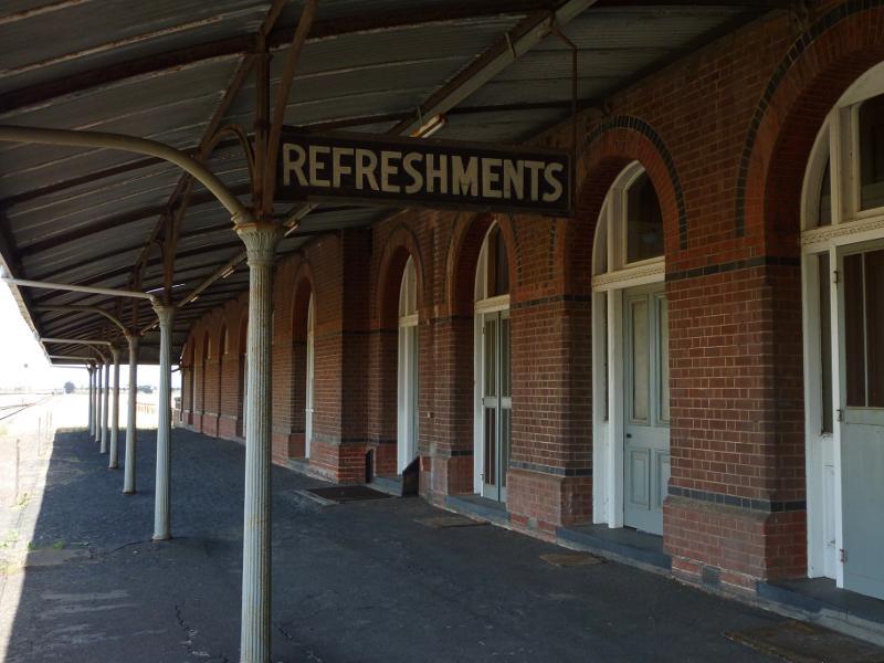 Kaniva - Serviceton railway station, Elizabeth Street - View east along station platform