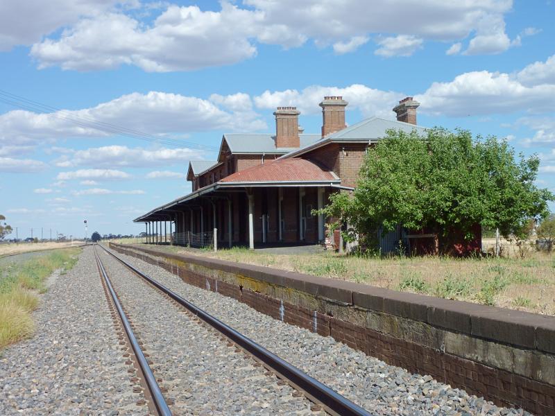 Kaniva - Serviceton railway station, Elizabeth Street - View east along railway line at station