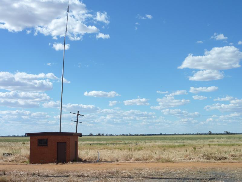 Kaniva - Serviceton railway station, Elizabeth Street: Northerly view from station platform