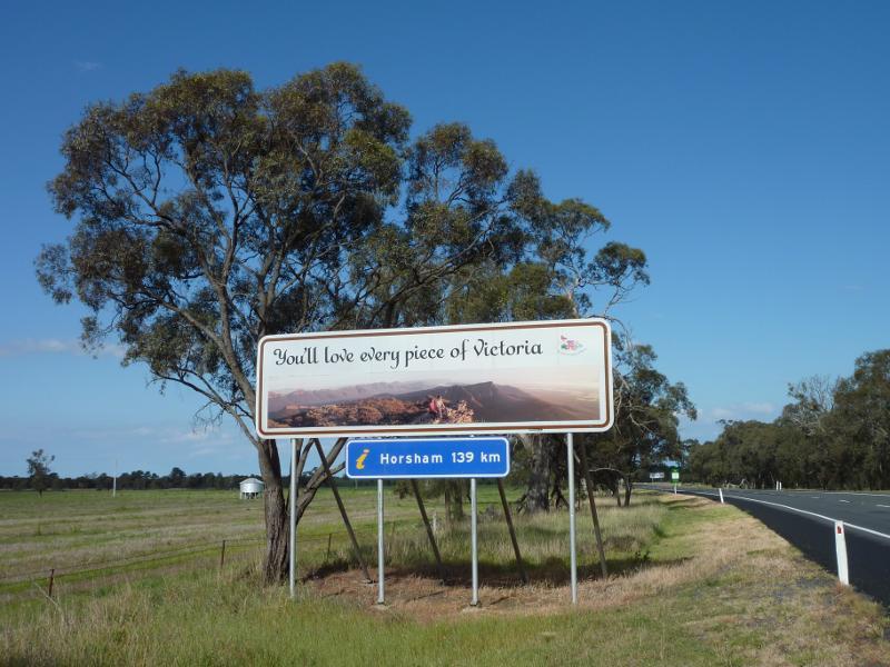 Kaniva - Area around State border between Victoria and South Australia, Western Highway: Tourism sign, view east along Western Hwy, east of border
