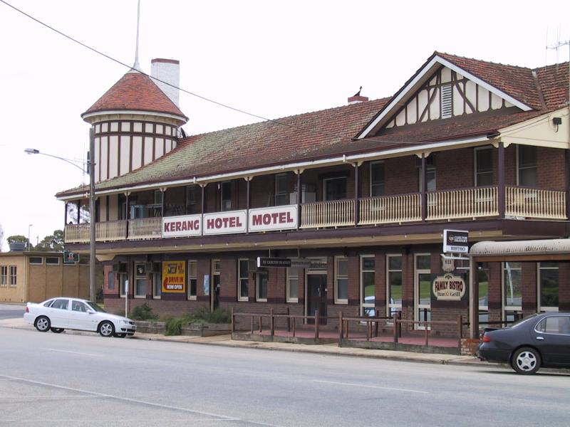 Kerang - Commercial centre and shops, Wellington Street and Victoria Street: Kerang Hotel Motel, corner Wellington St and Nolan St