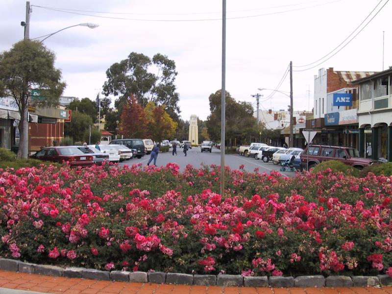 Kerang - Commercial centre and shops, Wellington Street and Victoria Street - View south along Victoria St at Scoresby St