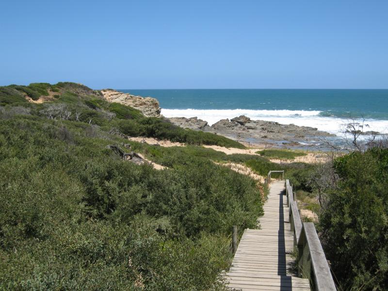 Kilcunda - Shelley Beach, west of town centre: Walking track from car park down to beach