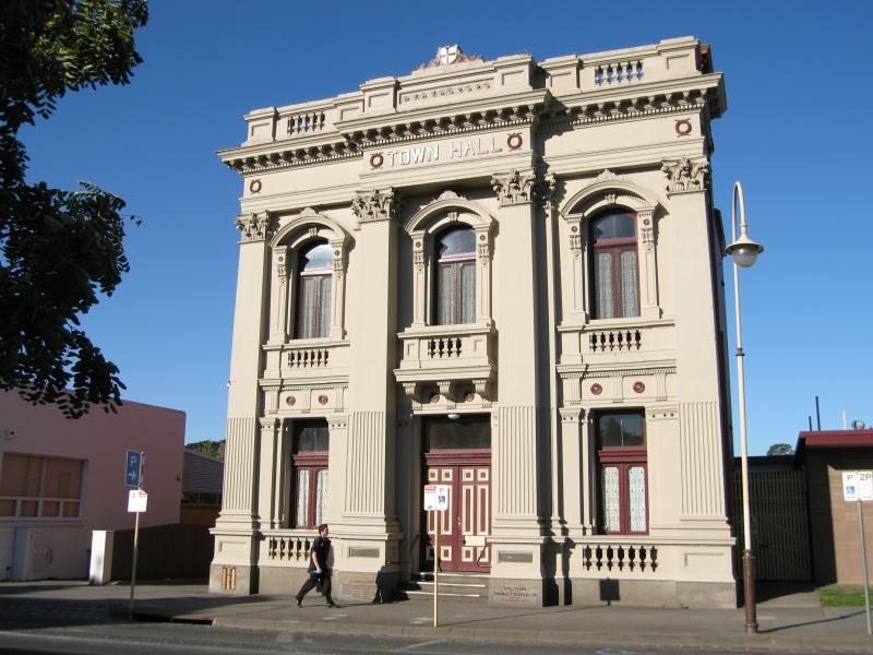 Kilmore - Shops and commercial centre, Sydney Street: Town Hall, Sydney St