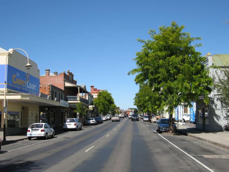 Kilmore - Shops and commercial centre, Sydney Street: View south along Sydney St between Union St and Bourke St
