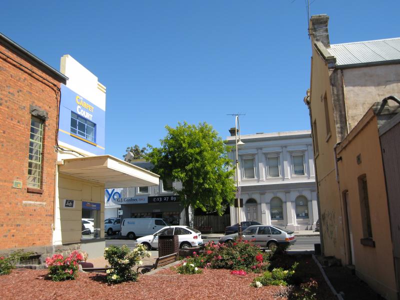 Kilmore - Shops and commercial centre, Sydney Street: View west along walkway from Mills St towards Sydney St