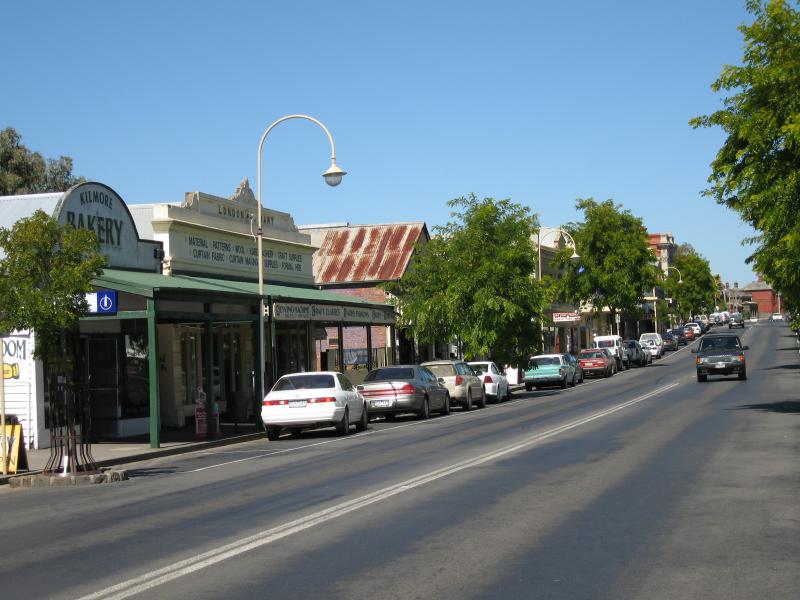 Kilmore - Shops and commercial centre, Sydney Street: View south along Sydney St south of Union St