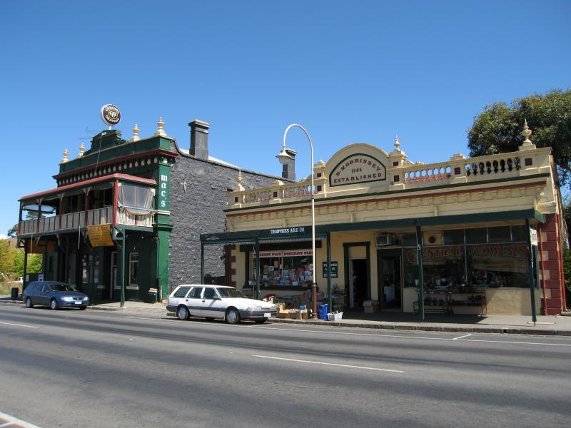 Kilmore - Shops and commercial centre, Sydney Street: View south along Sydney St at Union St