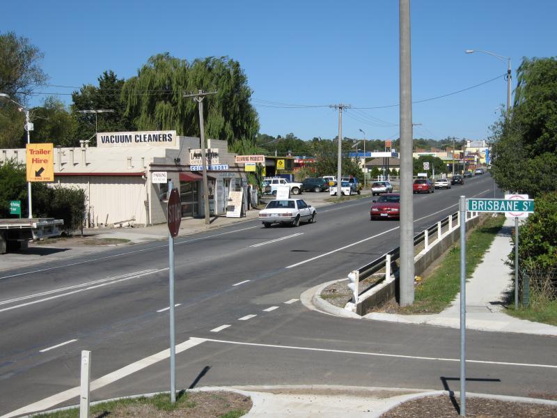 Kilmore - Commercial centre corner Sydney Street and Clarke Street: View south along Sydney St at Brisbane St