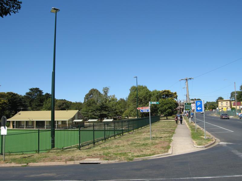 Kilmore - Hudson Park, Sydney Street between Bourke Street and Foote Street: Bowling club, view south along Sydney St at Bourke St