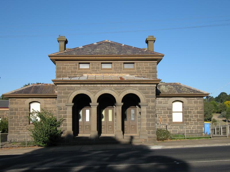 Kilmore - Historical buildings, Powlett Street and Sydney Street at Foote Street: Old court house