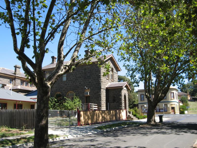 Kilmore - Historical buildings, Powlett Street and Sydney Street at Foote Street: View west along Foote St towards old post office