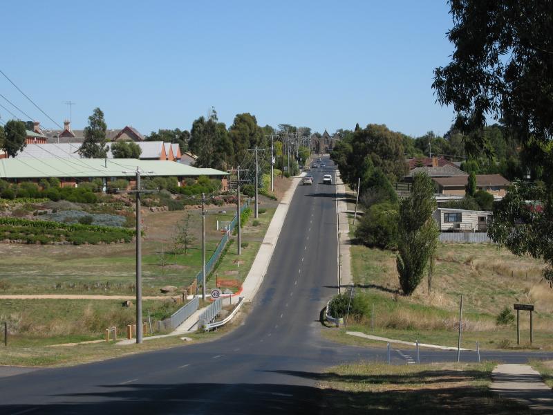 Kilmore - Parks along Kilmore Creek at Rutledge Street: View west along Rutledge St towards Ryans Rd and Kilmore Creek