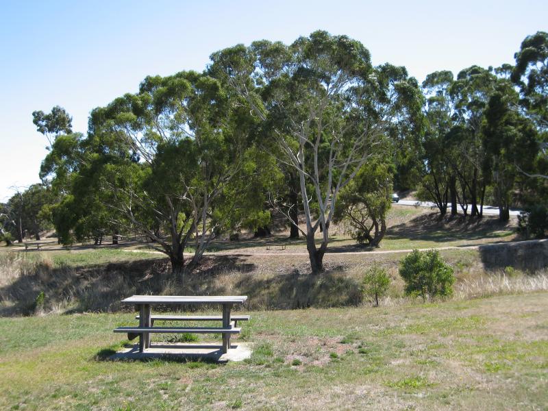 Kilmore - Parks along Kilmore Creek at Rutledge Street: View north through Apex Park, corner Rutledge St and Ryans Rd