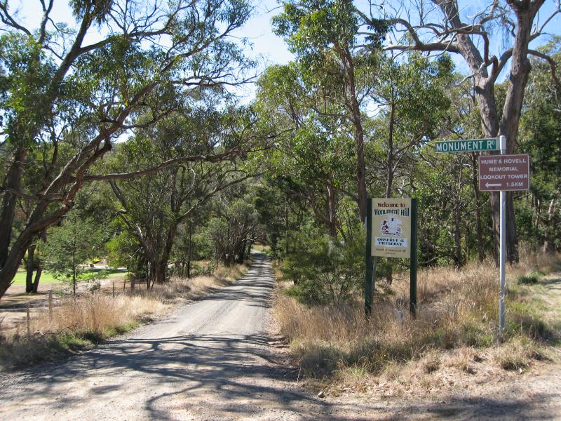 Kilmore - Monument Hill and Hume & Hovell Memorial Lookout Tower: View east along Monument Rd at Rutledge Rd