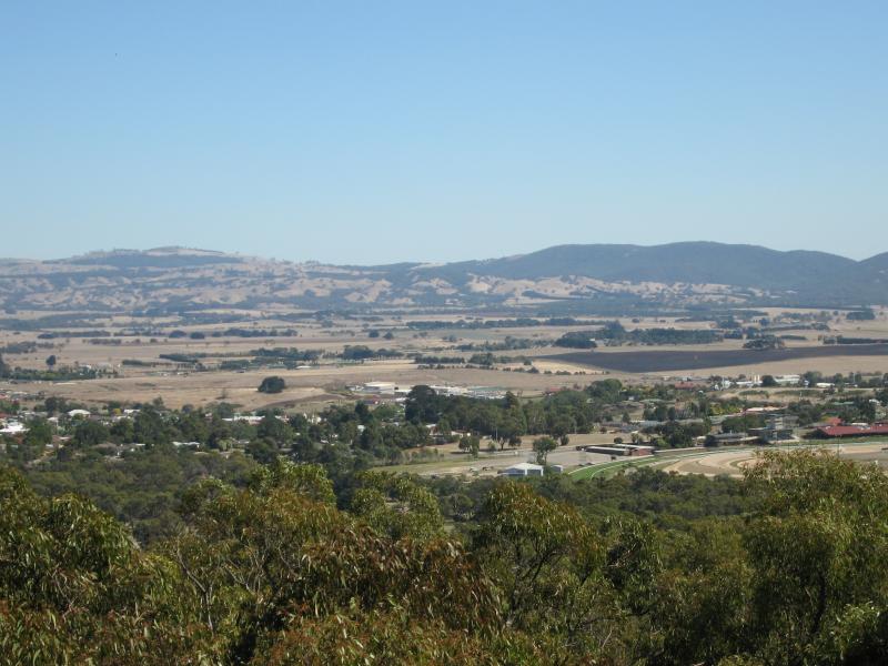 Kilmore - Monument Hill and Hume & Hovell Memorial Lookout Tower: View west from top of lookout tower