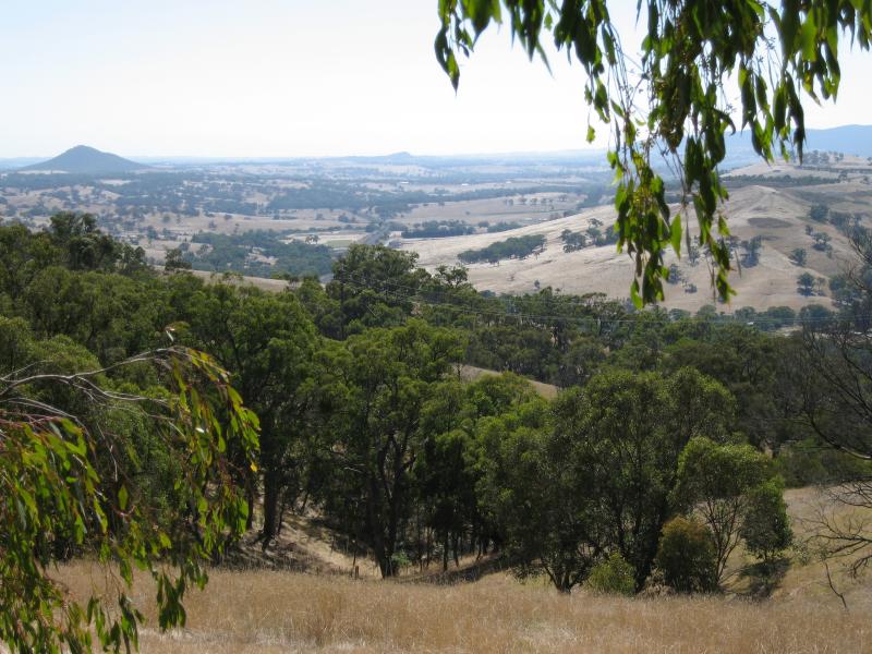 Kilmore - Monument Hill and Hume & Hovell Memorial Lookout Tower: Easterly view, south of lookout tower
