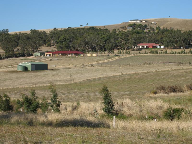 Kilmore - Northern Highway, north of Kilmore: View east, Northern Hwy south of Broadford Rd